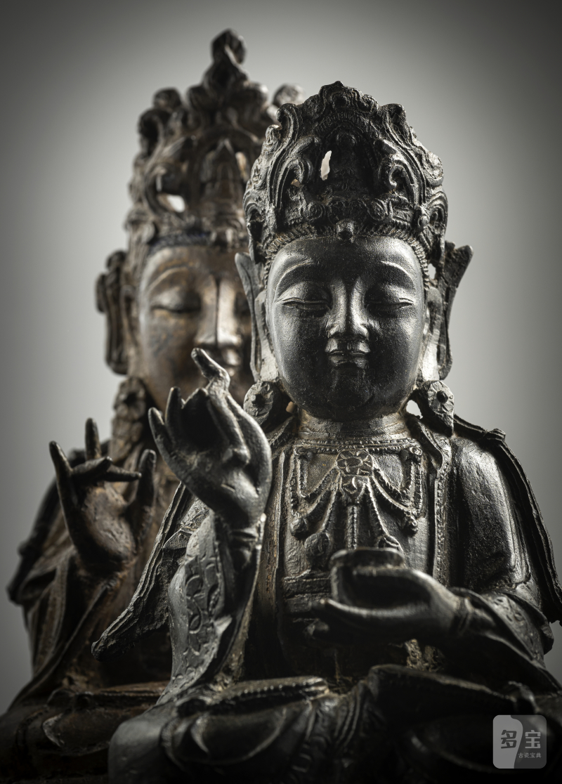 Two bronzes figures of seated Guanyin - 图3